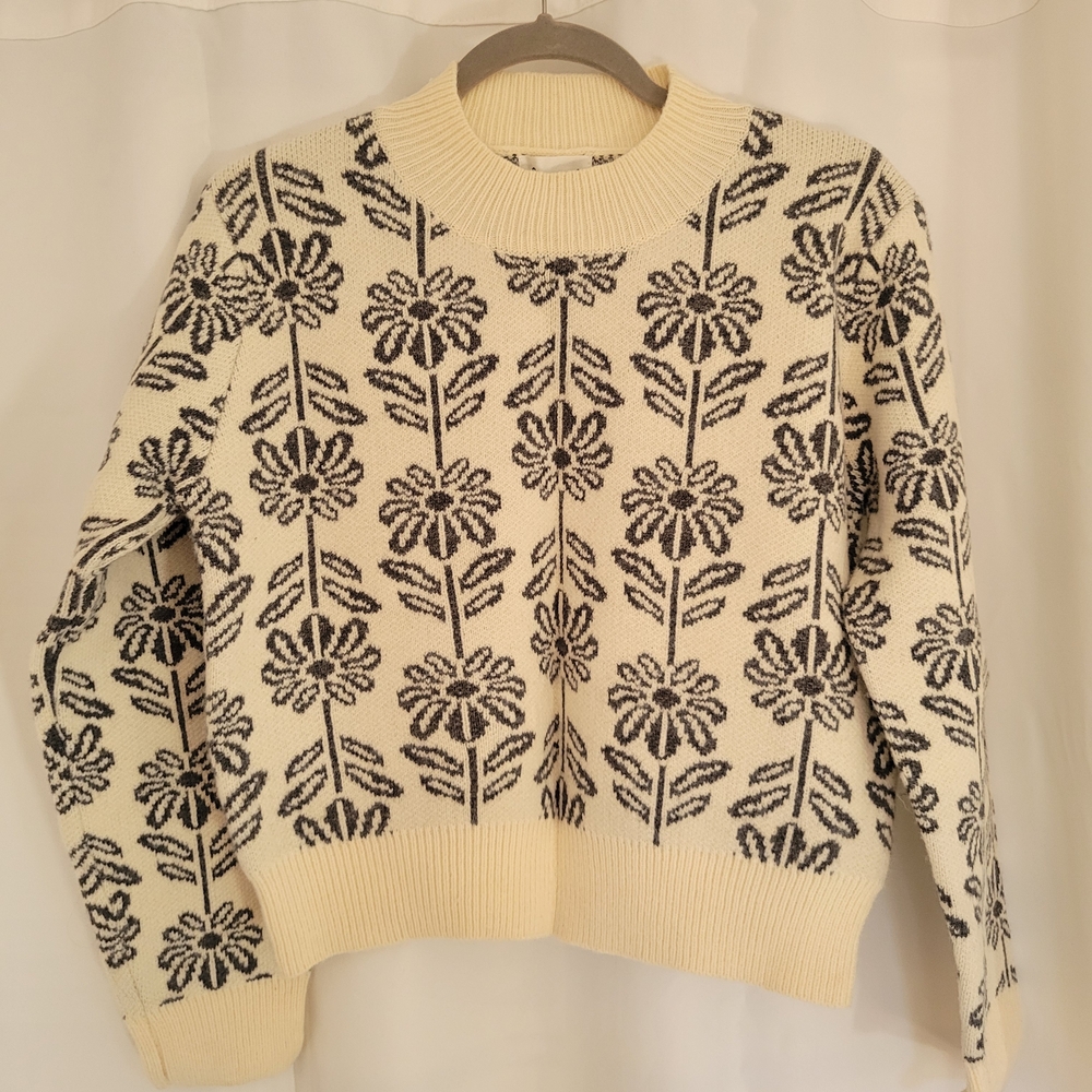 Elegant Floral Knit Sweater in Cream and Black